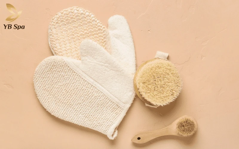 Tẩy tế bào chết giúp làm sạch lớp sừng già, tạo đường dẫn để mỡ trăn thẩm thấu sâu và phát huy tối đa hiệu quả