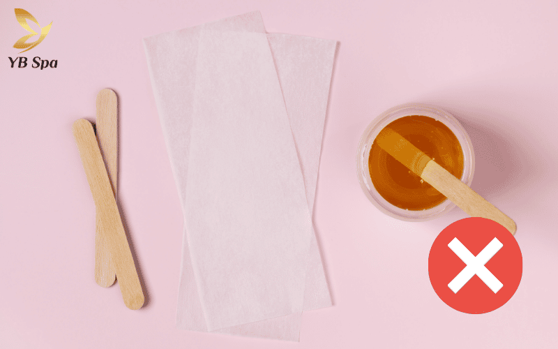 Nhổ hoặc wax lông sẽ làm mất đi gốc lông, khiến máy triệt không còn "mục tiêu" để dẫn truyền năng lượng phá hủy nang lông