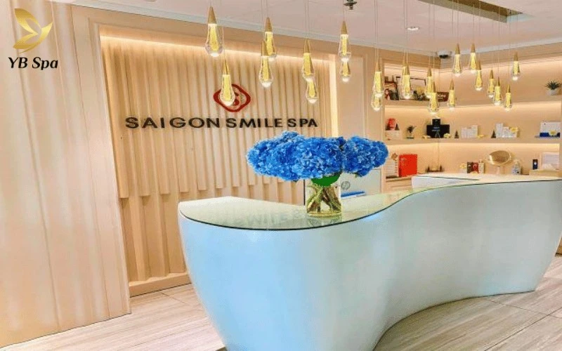 Saigon Smile Spa ứng dụng công nghệ Eco Light kết hợp ánh sáng sinh học và dưỡng da chuyên sâu để triệt lông bụng hiệu quả