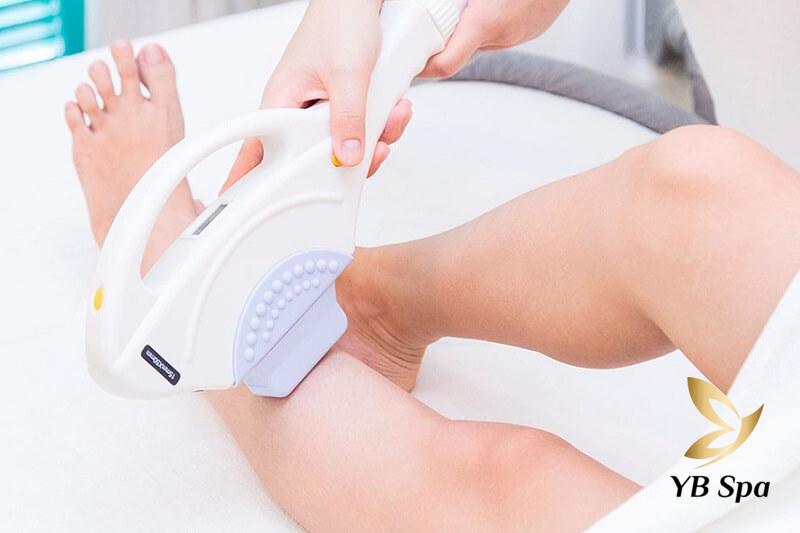 Cách Triệt Lông Chân Nam Vĩnh Viễn Những Điều Cần Biết 17 Triệt lông cho nam giới là điều mà cánh mày râu cũng nên quan tâm (Nguồn: Internet)