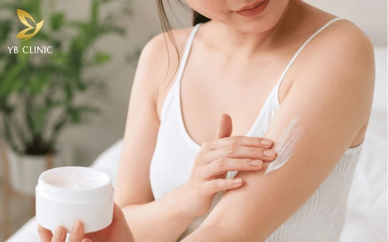 Triệt Lông Có Ảnh Hưởng Gì Không? Giải Đáp Và Lưu Ý An Toàn 13 Chăm sóc da đúng cách sau triệt lông, kết hợp cấp ẩm đầy đủ, góp phần duy trì làn da khỏe mạnh và hạn chế tác dụng phụ.