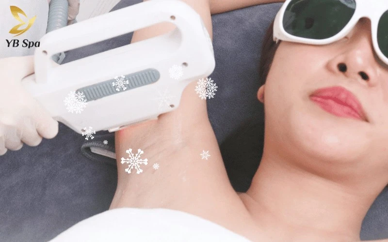 Trải nghiệm triệt lông tại YB Spa ghi điểm nhờ cảm giác mát lạnh dễ chịu, hoàn toàn không gây châm chích hay bỏng rát trong suốt quá trình thực hiện