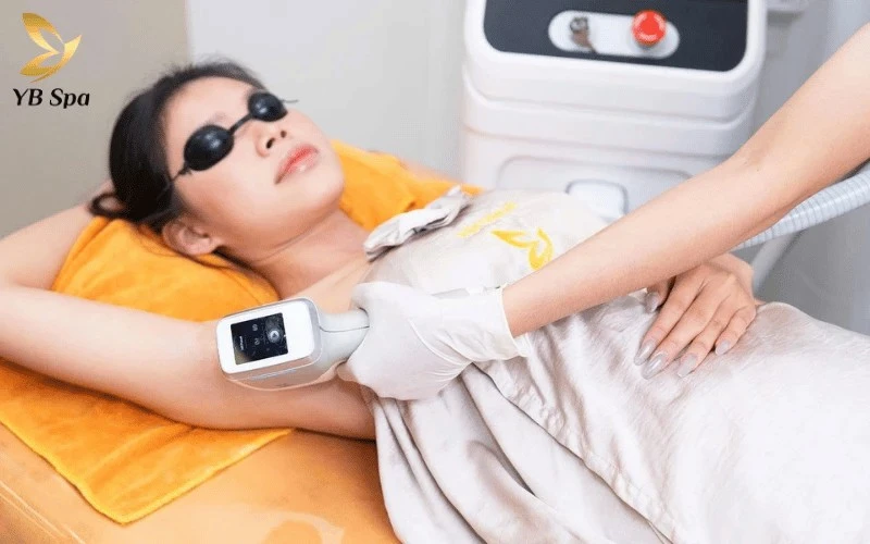 Top 8 Spa Triệt Lông Diode Laser Tphcm Uy Tín, Chất Lượng 2026 15 Nhờ gel chuyên dụng và đầu máy làm lạnh hoạt động tốt, trải nghiệm triệt lông nách và bikini tại YB Spa luôn êm ái, dễ chịu
