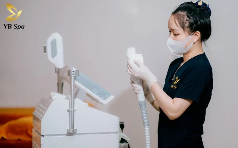 Triệt lông hàn băng là gì? Cơ chế hoạt động của triệt lông hàn băng 26 Thoa gel lạnh dẫn truyền