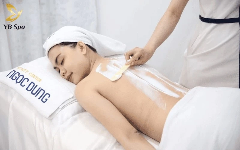 Công nghệ New E-Light tại Ngọc Dung vừa triệt lông lưng tận gốc, vừa hỗ trợ se khít lỗ chân lông hiệu quả