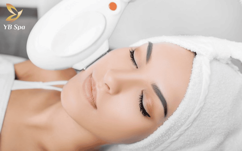 Khám phá ngay bài viết dưới đây để biết vì sao triệt lông mặt đúng kỹ thuật không những không làm mỏng da mà còn hỗ trợ se khít lỗ chân lông hiệu quả