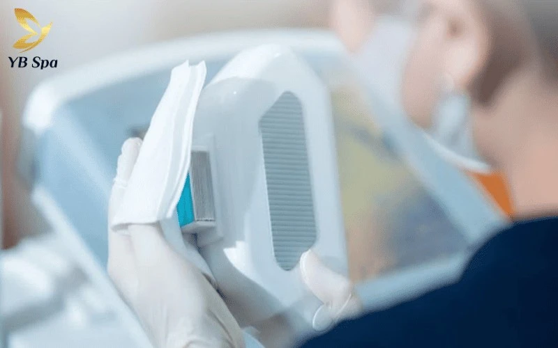 Chỉ sau 3-4 buổi, sợi lông mặt không chỉ mảnh thưa hơn mà tình trạng mụn cám cũng giảm đi đáng kể