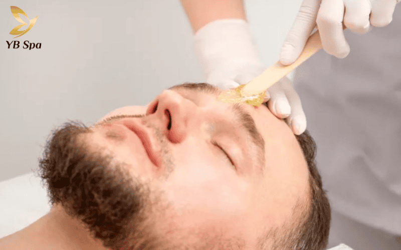 Triệt lông mày giao nhau - Bí quyết cho đôi lông mày thanh tú 11 Nhiệt độ của sáp nóng tiềm ẩn nguy cơ gây bỏng nhiệt nhẹ và làm tổn thương lớp màng bảo vệ tự nhiên của da