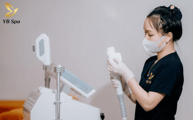 Triệt lông mày giao nhau - Bí quyết cho đôi lông mày thanh tú 13 Quy trình triệt lông mày chuẩn y khoa tại YB Spa luôn đặt sự an toàn tuyệt đối cho đôi mắt và làn da của bạn lên hàng đầu