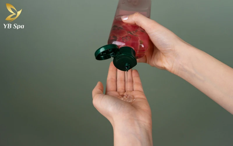 Hãy vỗ về làn da bằng các loại gel dịu nhẹ để tránh tình trạng khô ráp và giữ cho bề mặt da luôn ẩm mượt, rạng rỡ