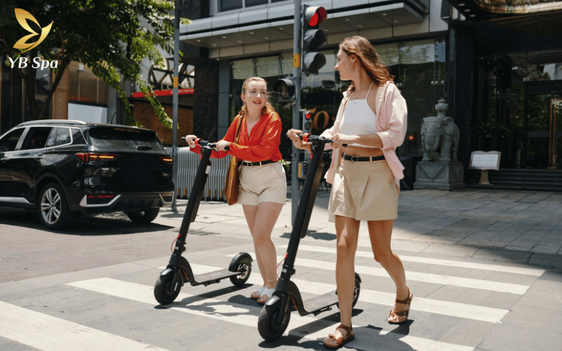 Triệt lông nách bị hôi nách phải làm sao? 12 Hãy ưu tiên những chiếc áo rộng rãi để làn da nhạy cảm sau triệt lông có không gian để "thở" và thoát mồ hôi tốt hơn