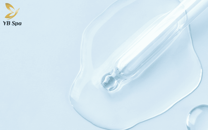 Niacinamide không chỉ làm sáng mà còn củng cố hàng rào bảo vệ da, giúp vùng cánh luôn mịn màng và khỏe mạnh