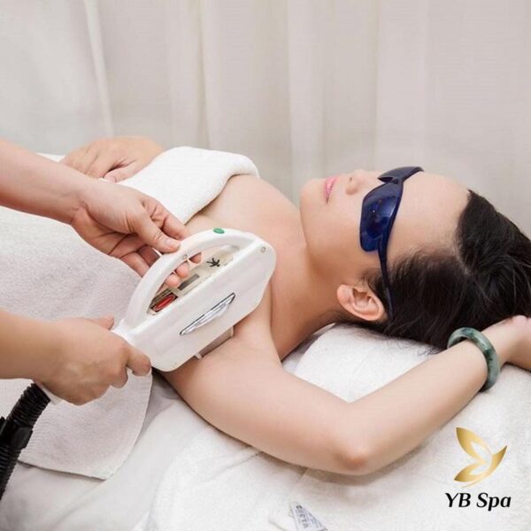 An toàn với phương pháp triệt lông nách vĩnh viễn với YB Spa (Nguồn: YB Spa)
