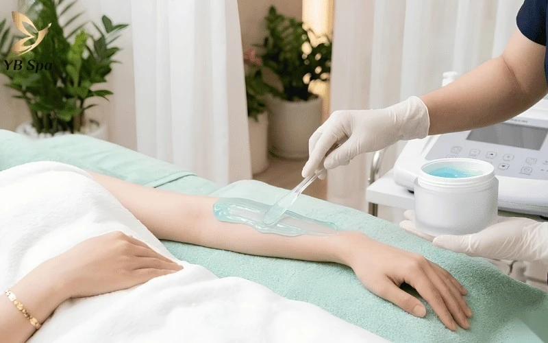 Lớp gel lạnh chuyên dụng giúp bảo vệ cấu trúc da và tạo cảm giác mát mẻ khi điều trị.