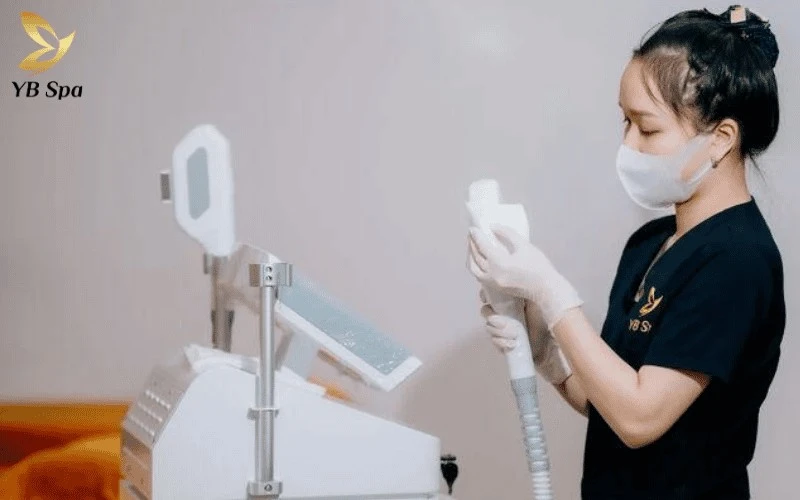 Quy trình triệt lông tại YB Spa cam kết an toàn tối đa nhờ dụng cụ vệ sinh riêng biệt, chuẩn y khoa cho mỗi khách hàng