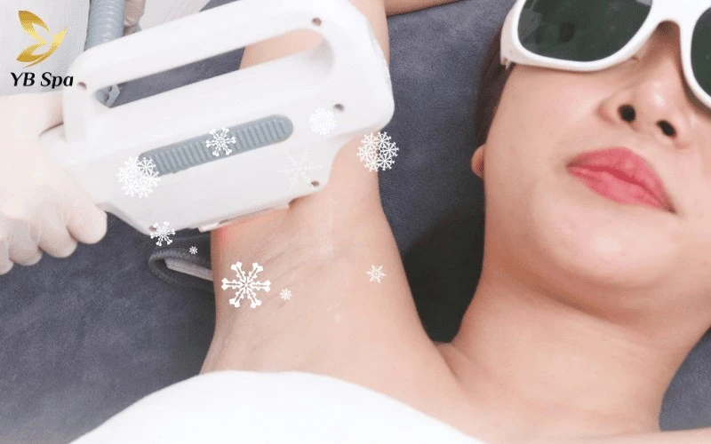 Trải nghiệm triệt lông êm ái nhờ công nghệ đầu dẫn đá Sapphire làm lạnh xuống -5°C, loại bỏ hoàn toàn cảm giác châm chích