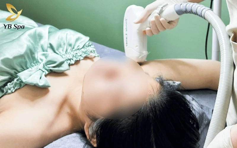 Cốm Beauty là lựa chọn lý tưởng để khắc phục triệt để tình trạng da sần sùi (da gà), giúp bề mặt da trở nên săn chắc và đều màu