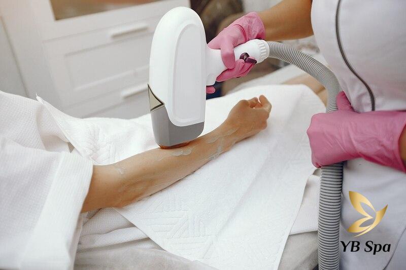 Triệt Lông Vĩnh Viễn Bằng IPL Có Tốt Không? 7 IPL còn được trang bị hệ thống làm mát, giúp giảm thiểu cảm giác khó chịu hay đau rát khi triệt lông (Nguồn: Internet)