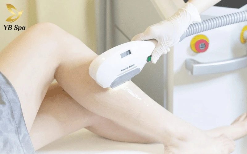 Tận hưởng cảm giác triệt lông êm ái, không nóng rát nhờ đầu đá Sapphire làm lạnh âm 5 độ C, an toàn cho cả vùng da nhạy cảm nhất