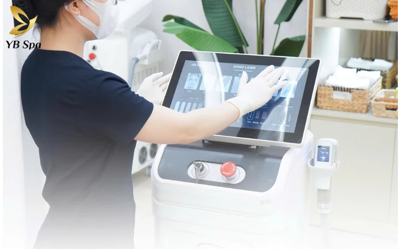 Triệt lông vùng kín bằng laser là gì? Có gây đau rát không? 27 Mọi thông số laser đều được chuyên gia căn chỉnh chính xác dựa trên thang đo sắc tố da Fitzpatrick để đảm bảo hiệu quả tối ưu