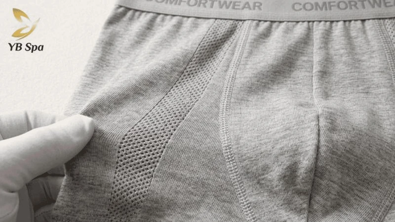 Chọn quần lót nam chất liệu cotton thoáng mát, rộng rãi giúp giảm ma sát vùng da sau khi triệt lông.