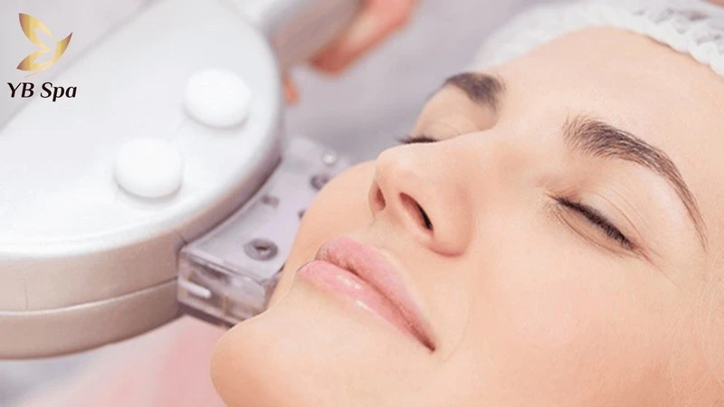 Triệt ria mép đúng cách giúp phái đẹp tự tin hơn với làn da mịn màng, trắng sáng.