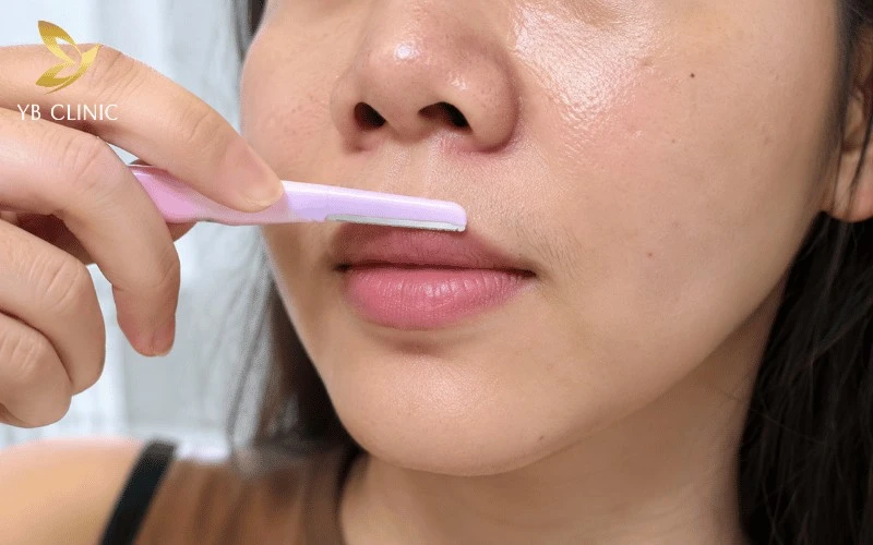 6 Cách Triệt Ria Mép Nữ An Toàn Và Hiệu Quả 10 Cạo ria mép bằng dao cạo là phương pháp đơn giản, tiết kiệm chi phí nhưng lông có thể mọc lại nhanh sau vài ngày.