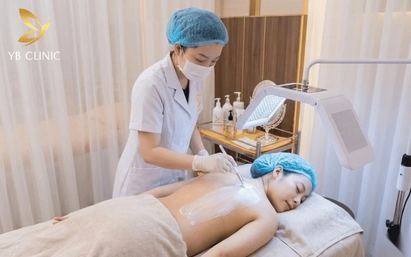 Uống Gì Để Trắng Da? Hiệu Quả Thực Tế Và Tác Dụng Phụ Cần Tránh 10 Công nghệ tắm trắng Premium Whitening tại YB Spa giúp nâng tông da an toàn, hiệu quả.