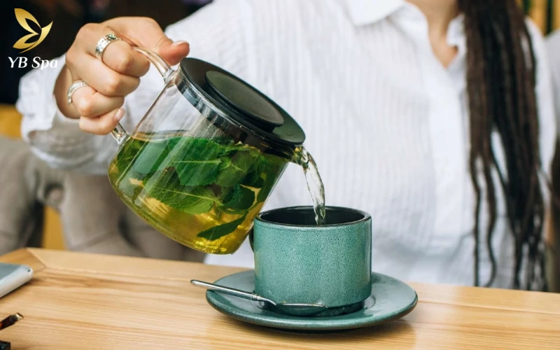 Uống Trà Xanh Để Đẹp Da Hết Mụn