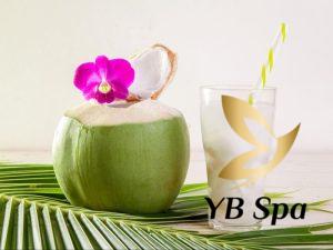 Uống nước dừa có nổi mụn không? Cách uống để không bị mụn