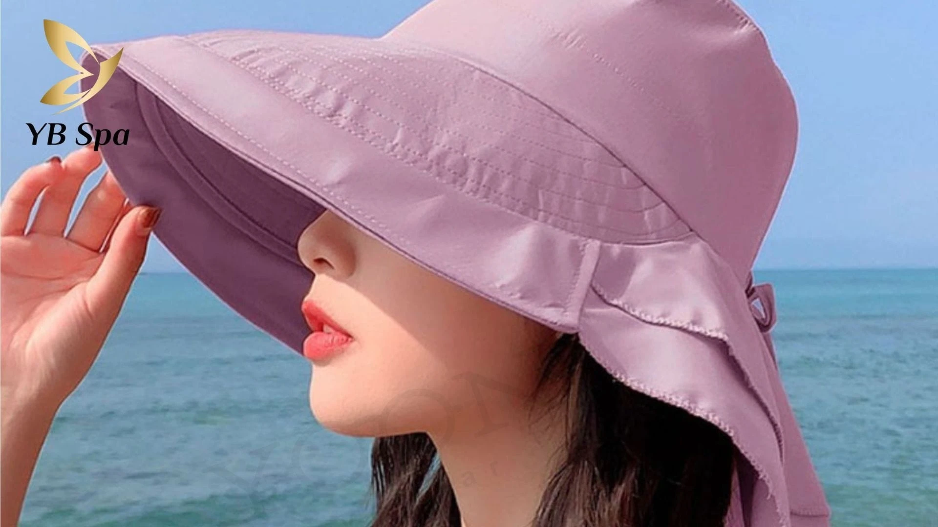 Sử dụng mũ rộng vành, kính râm to bản khi ra ngoài để Bảo vệ lông mày khỏi ánh nắng mặt trời.