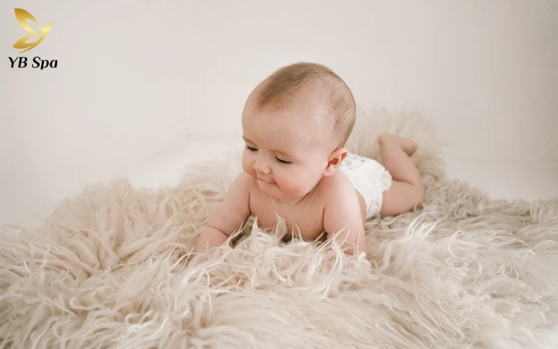 Trẻ có xoáy ở lưng thường bộc lộ bản năng tự lập và tư duy logic nhạy bén ngay từ khi còn nhỏ