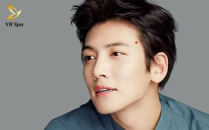 Nốt ruồi ở thái dương nam giới chủ yếu tập trung vào Quyền lực, Bản lĩnh và Khả năng cầu tài.